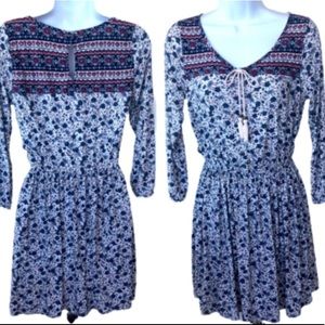 HOLLISTER long sleeve button top dress in white w blue & red flowers, sz S